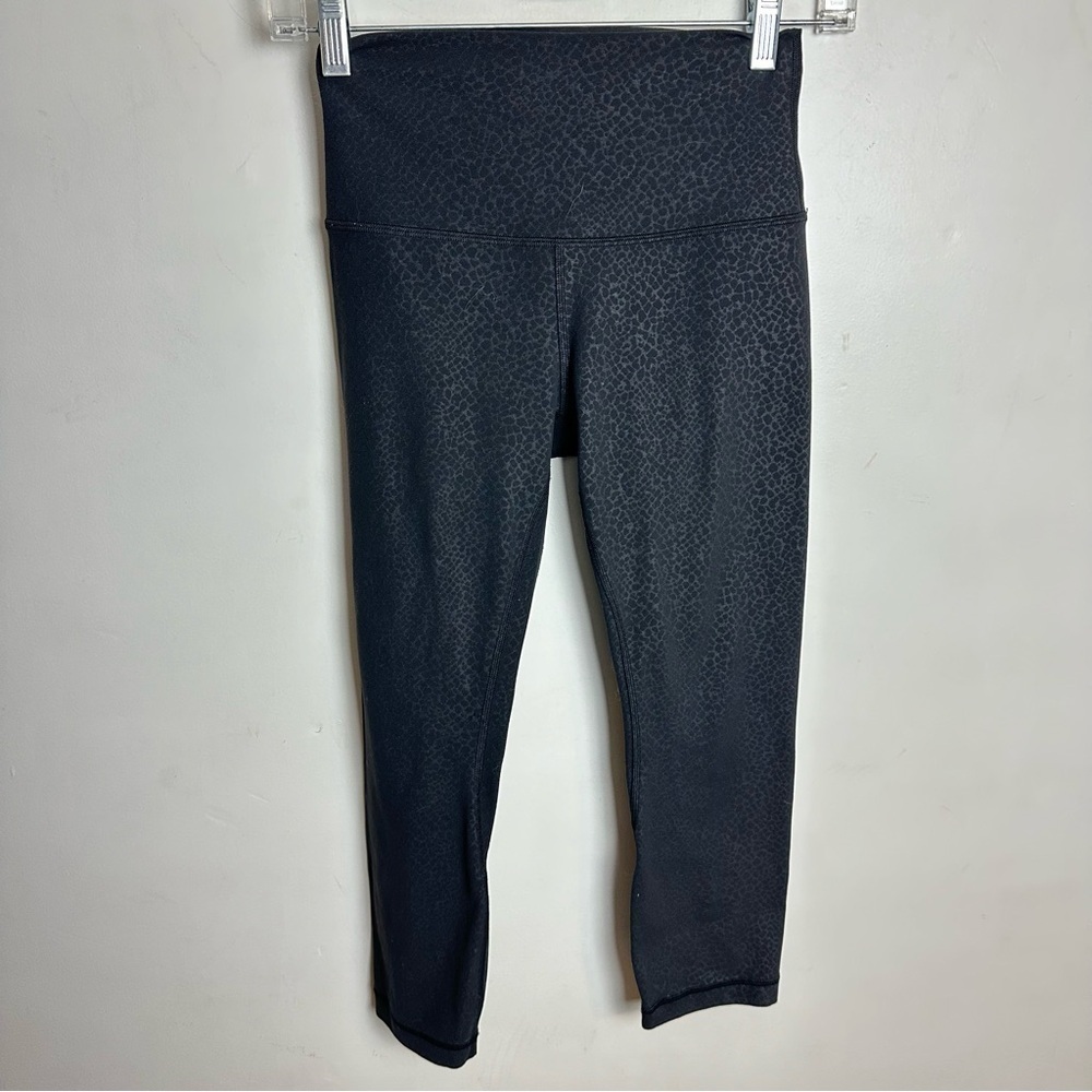 Lululemon Leggings Crop Pants Women's size 4 Animal Print Black Running yoga
